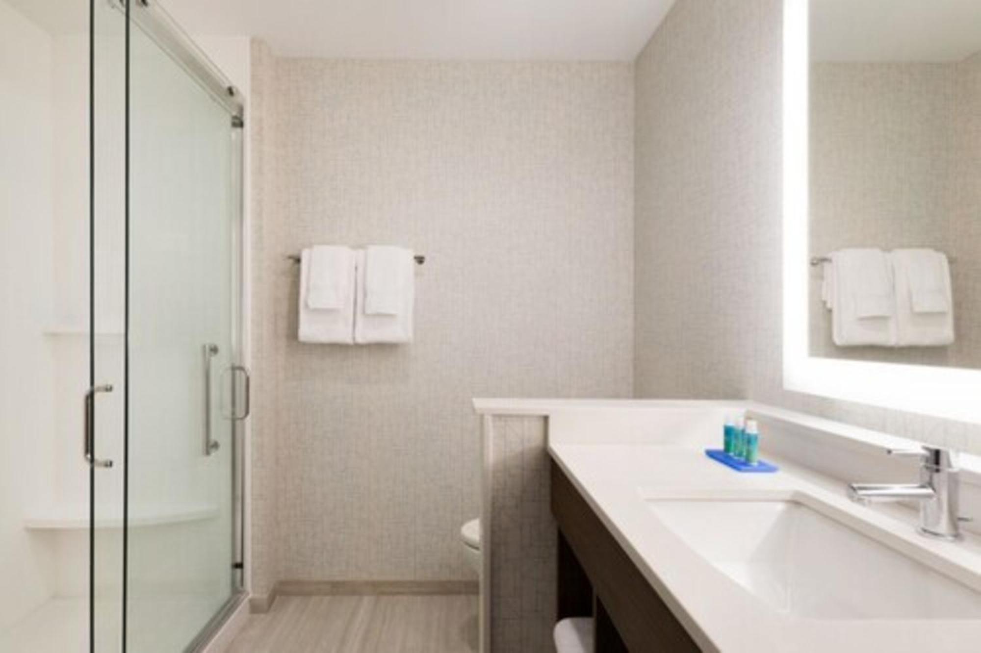 Holiday Inn Express & Suites - Cincinnati Ne - Red Bank Road By Ihg Exterior foto